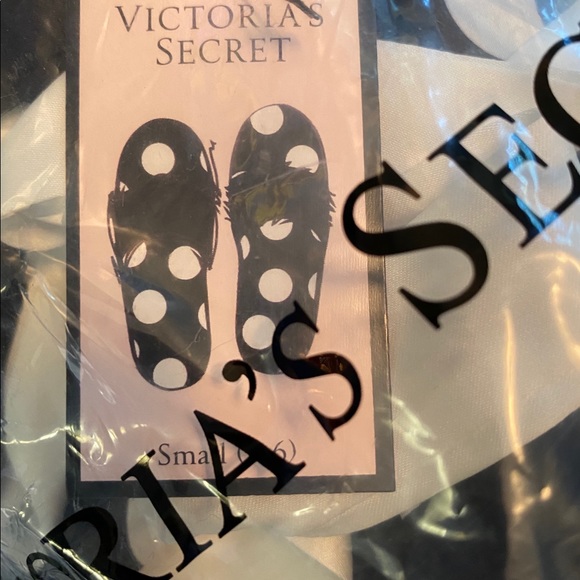 Victoria Secret (Small 5-6) - Picture 2 of 2